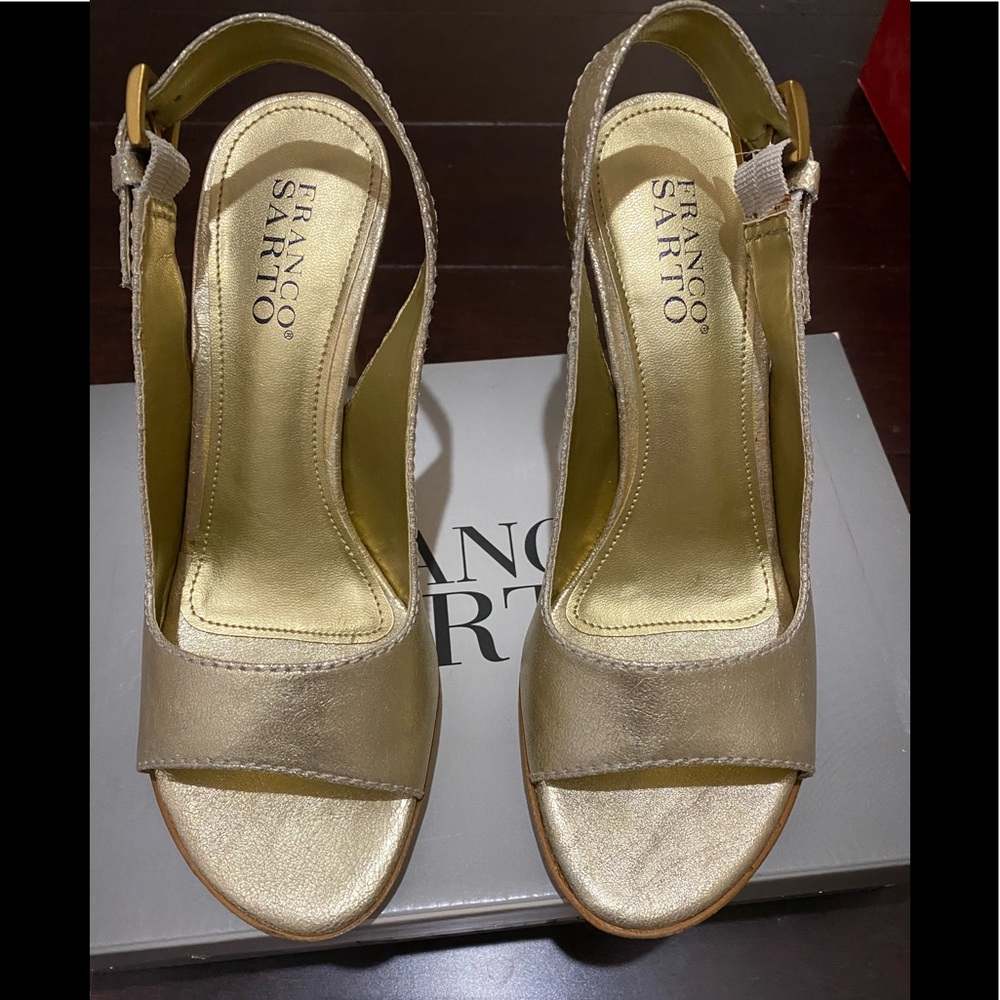 Franco Sarto NIB Size 7 Platform Gold Sandals